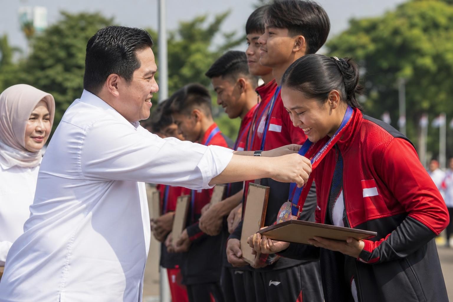 bonus atlet asian games 2026 saat penyerahan penghargaan di Jakarta